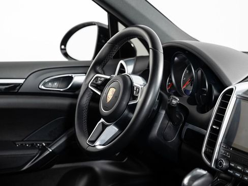 Used 2017 Porsche Cayenne S image 26