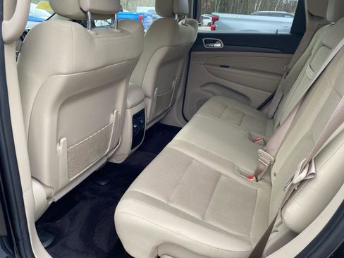 Used 2017 Jeep Grand Cherokee Laredo image 14