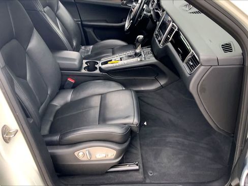 Used 2018 Porsche Macan AWD/4WD image 9
