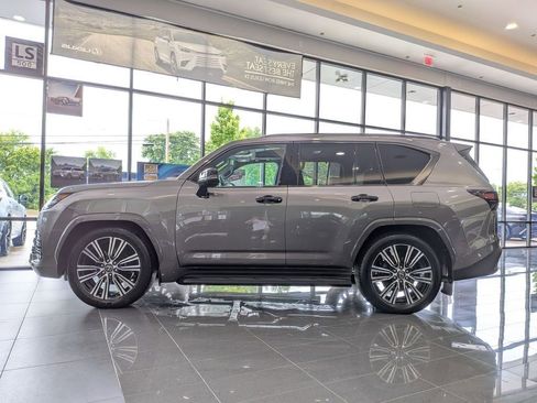 New 2025 Lexus LX 700h Luxury w/ Appearance Package AWD/4WD image 4
