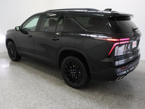 Used 2025 Chevrolet Traverse LT w/ Midnight/Sport Edition image 9