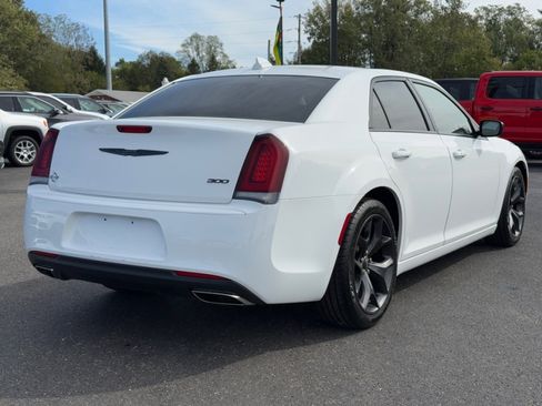 Used 2020 Chrysler 300 Touring w/ Sport Appearance Package image 8