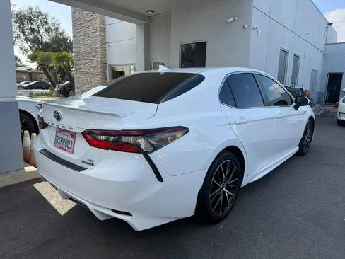Used 2021 Toyota Camry SE w/ Audio Upgrade Package FWD image 2