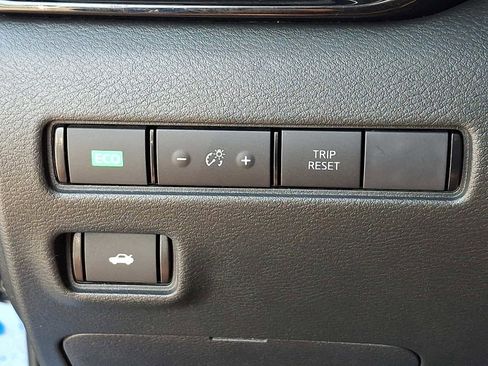Used 2020 Nissan Sentra SV w/ SV Premium Package FWD image 26