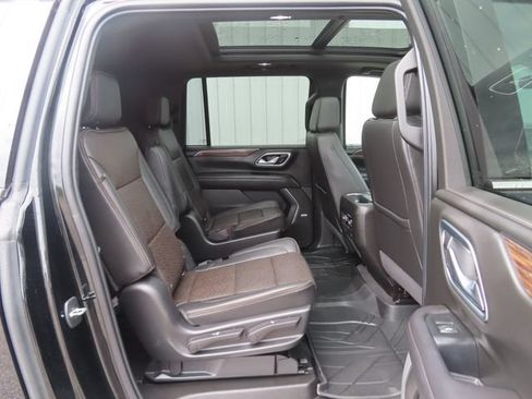 Used 2021 Chevrolet Suburban High Country w/ Premium Package AWD/4WD image 30