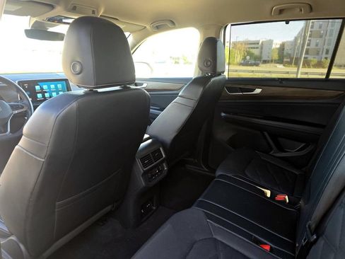 Used 2024 Volkswagen Atlas SE AWD/4WD image 28