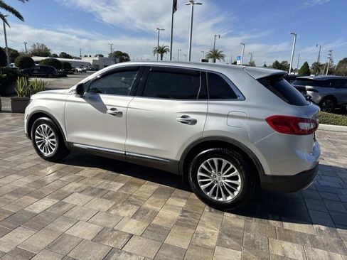 Used 2017 Lincoln MKX Select image 4