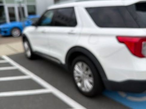 Used 2021 Ford Explorer Limited w/ Hybrid Equipment Group 310A RWD image 4