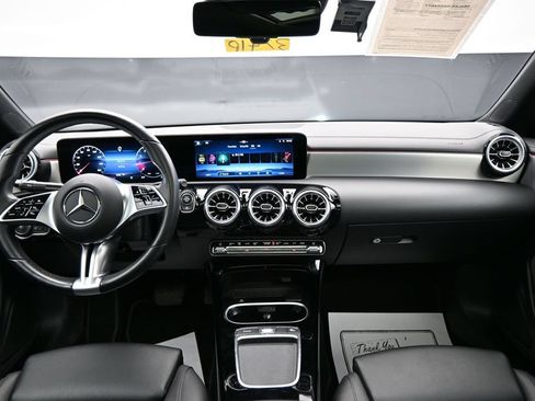 Used 2025 Mercedes-Benz CLA 250 image 17