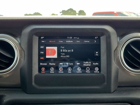 Used 2021 Jeep Wrangler Unlimited Sahara AWD/4WD image 13