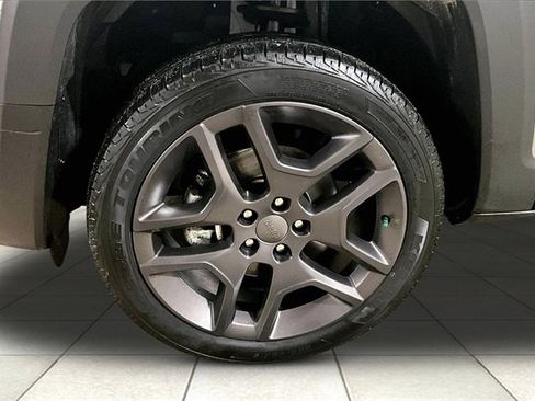 Used 2021 Jeep Renegade Latitude image 9