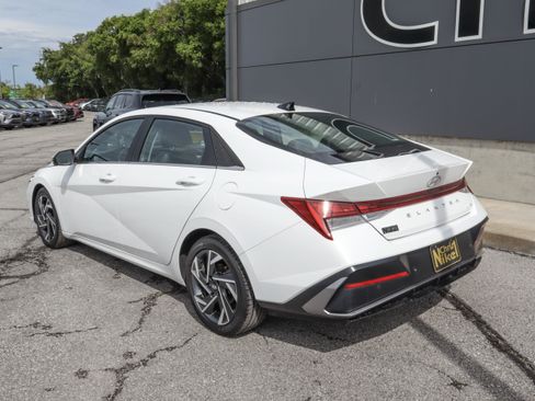 Used 2024 Hyundai Elantra Limited FWD image 6