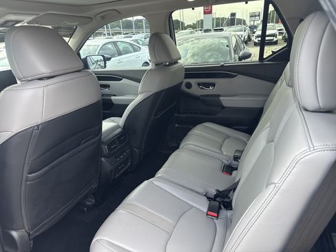 Certified 2025 Honda Pilot Touring image 7