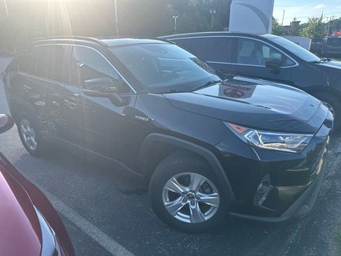 Used 2021 Toyota RAV4 XLE w/ Convenience Package AWD/4WD image 2