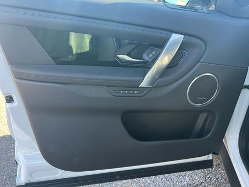 Used 2020 Land Rover Discovery Sport SE image 25