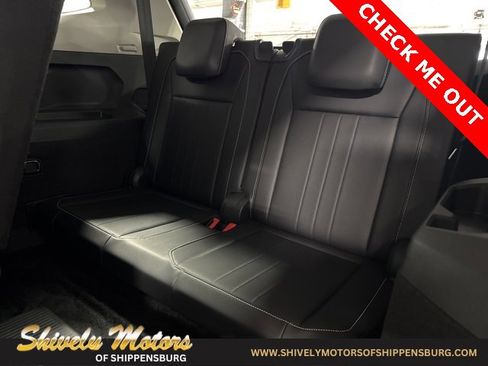 Used 2024 Volkswagen Tiguan SE image 31