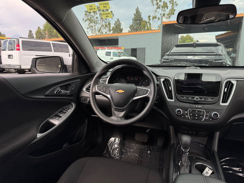 Used 2022 Chevrolet Malibu LT FWD image 19