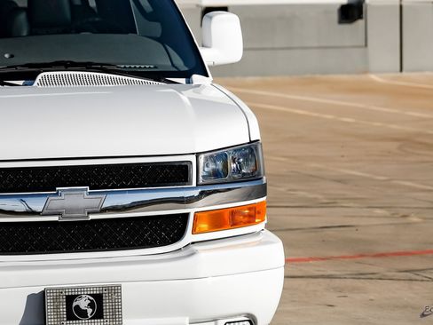 Used 2023 Chevrolet Express 2500 image 25