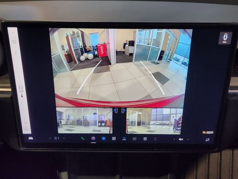 Used 2022 Tesla Model S image 19