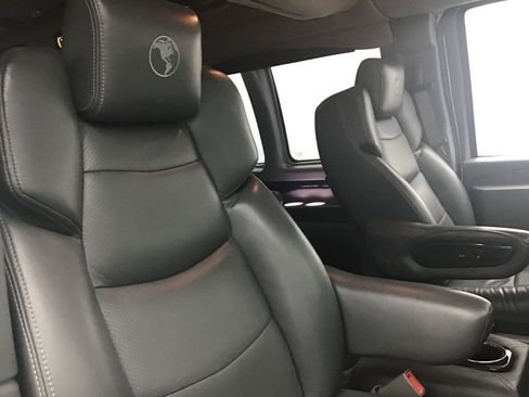 Used 2020 GMC Savana 2500 Extended w/ Enhanced Convenience Package image 41