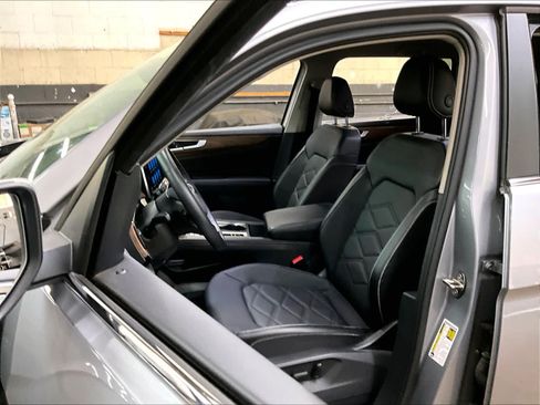 Used 2024 Volkswagen Atlas SE AWD/4WD image 27