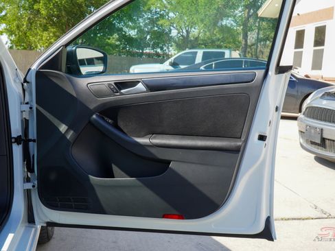 Used 2015 Volkswagen Jetta SE image 19