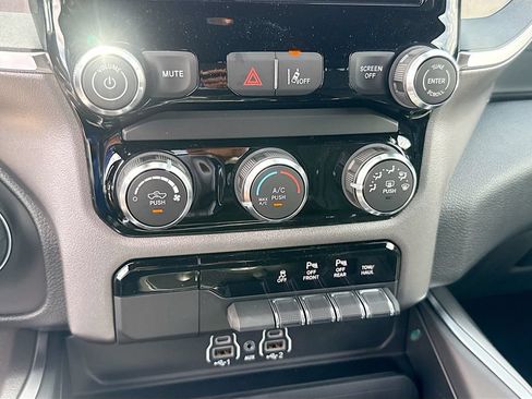 New 2026 RAM 1500 Express AWD/4WD image 16