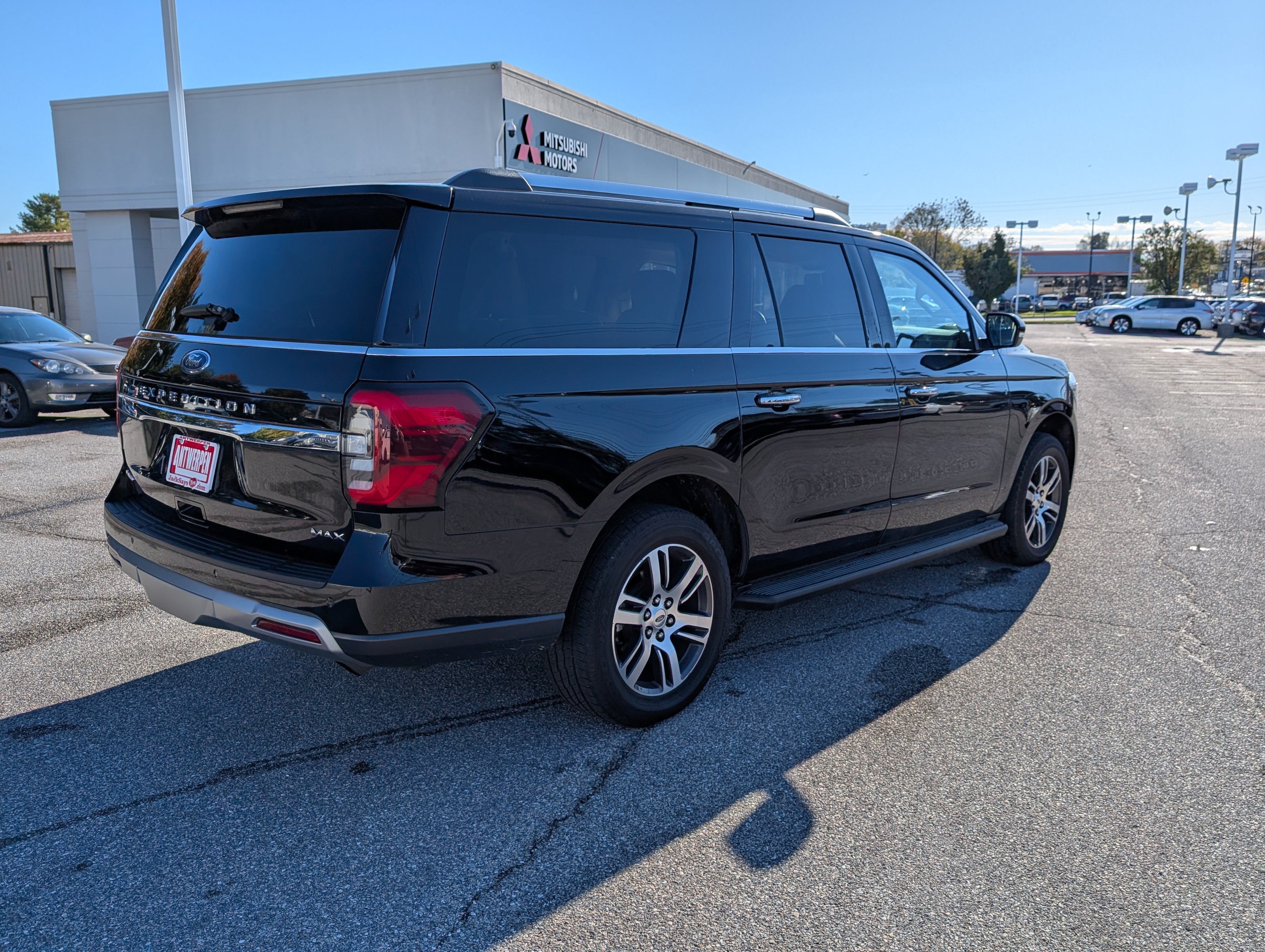 Used 2024 Ford Expedition Max Limited AWD/4WD image 3