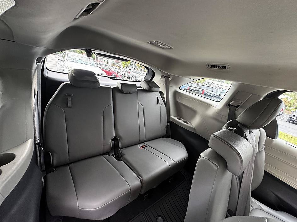 Certified 2022 Toyota Sienna XLE FWD image 26
