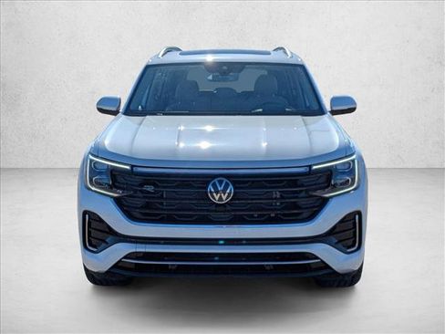 Used 2025 Volkswagen Atlas SEL Premium R-Line image 2