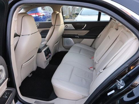 Used 2020 Lincoln Continental Reserve w/ Luxury Package image 10