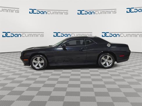 Used 2016 Dodge Challenger SXT image 5