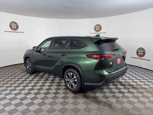 Used 2023 Toyota Highlander XLE AWD/4WD image 21
