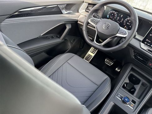 New 2026 Volkswagen Tiguan SE R-Line image 10