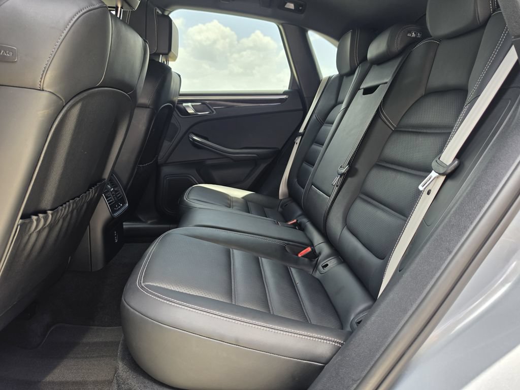 Certified 2023 Porsche Macan AWD/4WD image 21