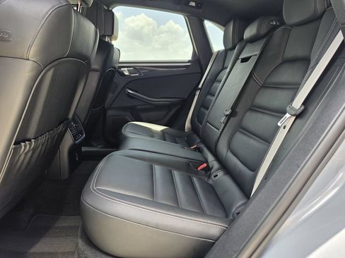 Certified 2023 Porsche Macan AWD/4WD image 21