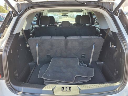 Used 2021 Ford Explorer XLT image 26