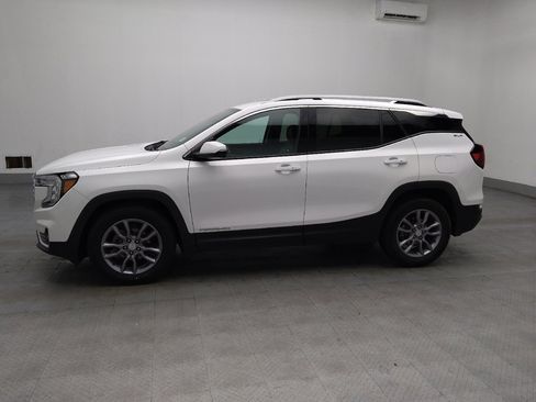 Used 2023 GMC Terrain SLT image 2