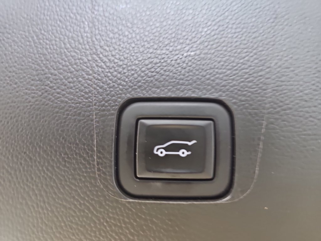Certified 2023 Chevrolet Traverse LT FWD image 19