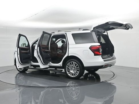 Used 2024 Ford Expedition Limited image 45