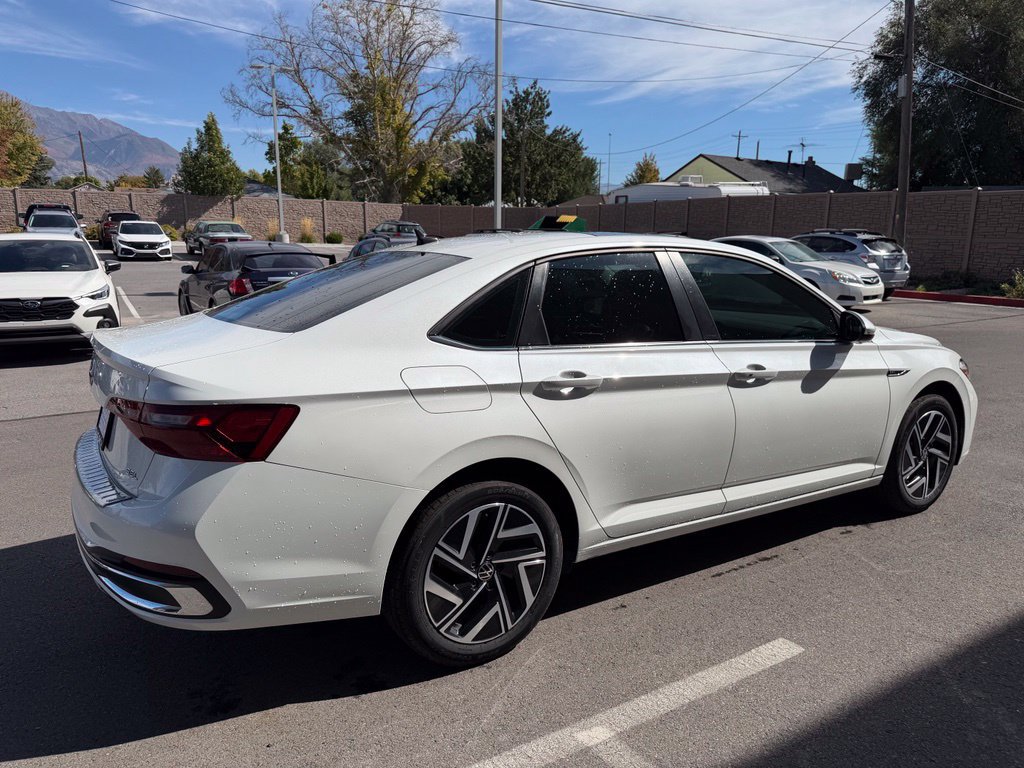 Used 2023 Volkswagen Jetta SEL FWD image 5