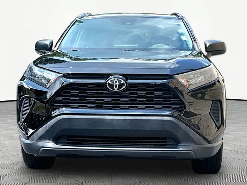 Used 2021 Toyota RAV4 LE FWD image 4