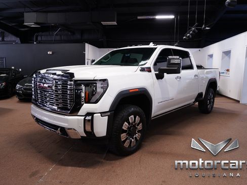 Used 2025 GMC Sierra 2500 Denali w/ Denali Reserve Package AWD/4WD image 3