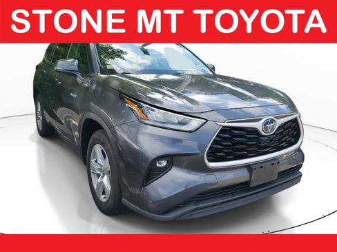 Used 2020 Toyota Highlander LE FWD image 1