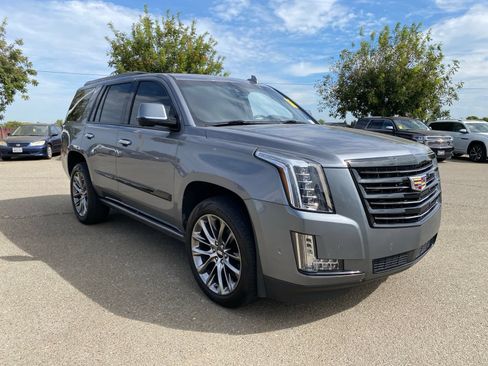 Used 2020 Cadillac Escalade Platinum w/ Escalade Sport Edition AWD/4WD image 3