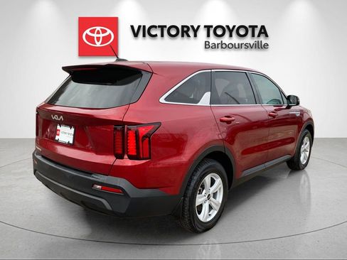 Used 2023 Kia Sorento LX image 7