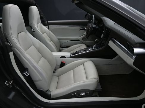 Used 2014 Porsche 911 Targa 4S image 23