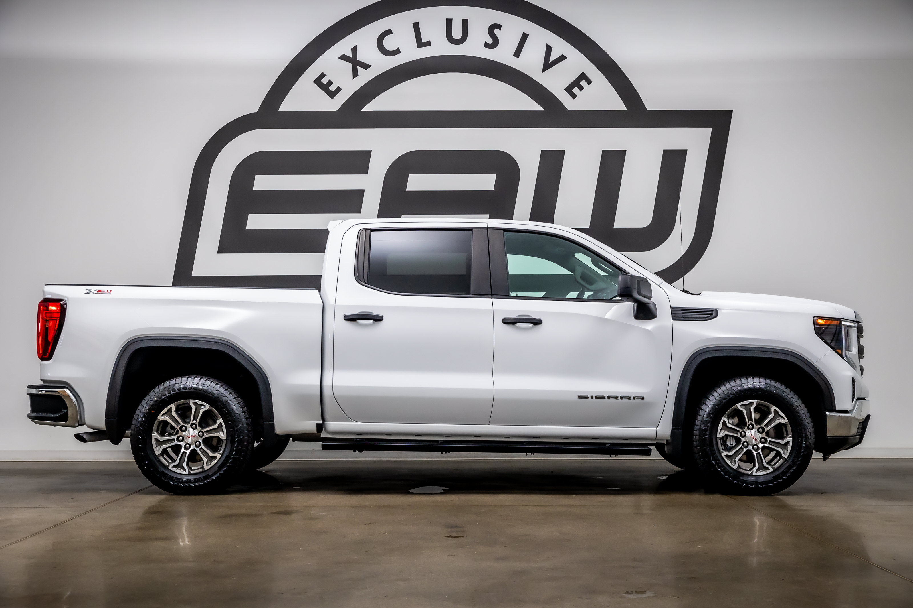 Used 2025 GMC Sierra 1500 Pro w/ Pro Value Package AWD/4WD image 9