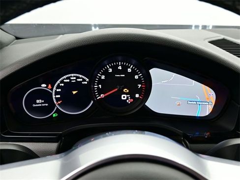 Used 2021 Porsche Cayenne Coupe w/ Premium Package image 9