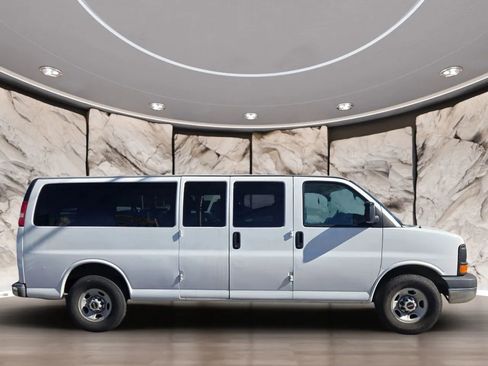 Used 2016 GMC Savana 3500 LS RWD image 4